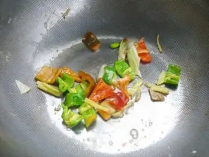 Make Spicy tomato fried eggs step 3