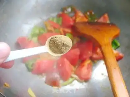Make Spicy tomato fried eggs step 5