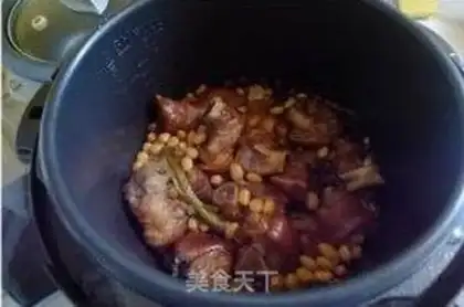 Make Soybeans, pig feet step 12