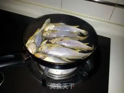 Make Fried wild, yellow peanutfish step 4