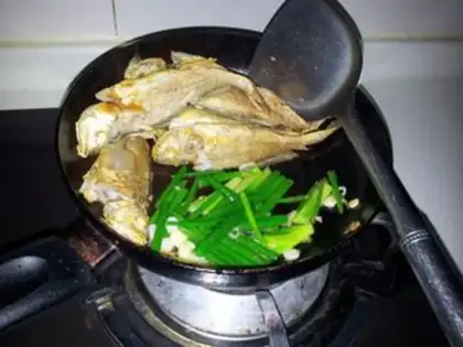 Make Fried wild, yellow peanutfish step 6