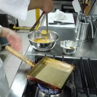 Make Japanese thick egg fever step 1