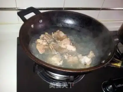 Make Piggy bone soup step 1