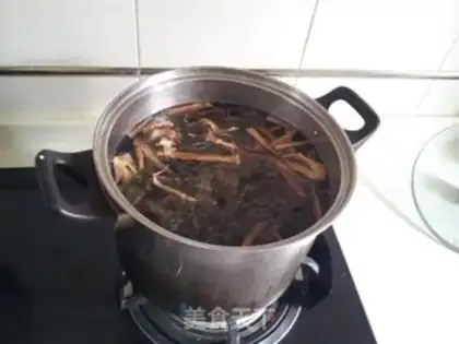 Make Piggy bone soup step 4