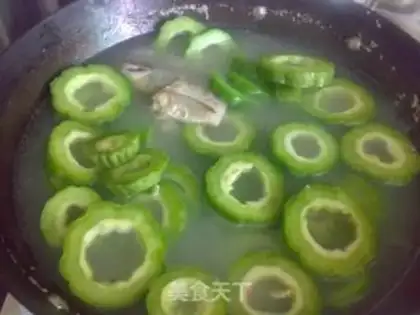 Make Suffering melons, eggs, fish soup step 4