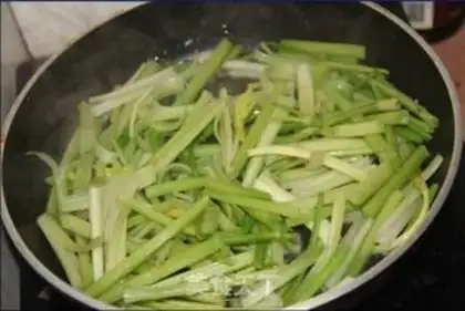 Make Cricket fried eggs step 2