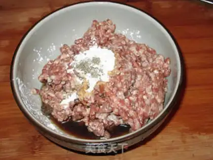 Make Wild peppers are fried beef step 1