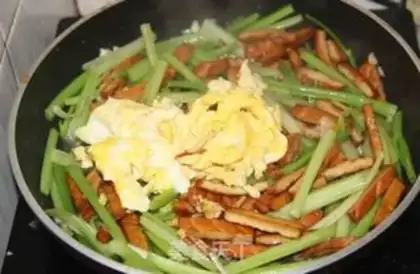 Make Cricket fried eggs step 5