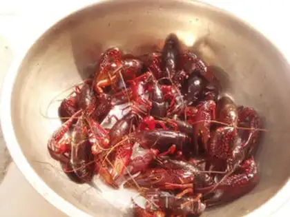 Make Spicy lobster step 1