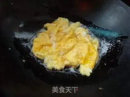 Make Tomato fried eggs step 2