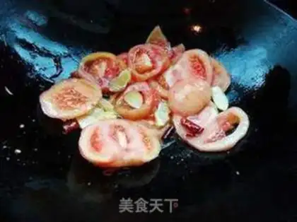Make Tomato fried eggs step 4