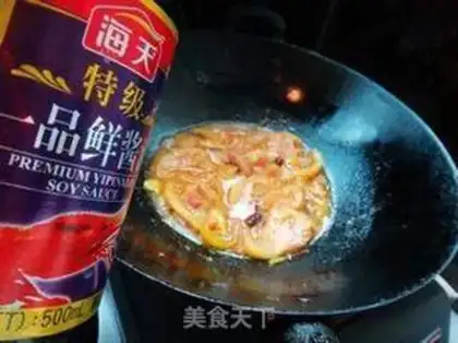 Make Tomato fried eggs step 5