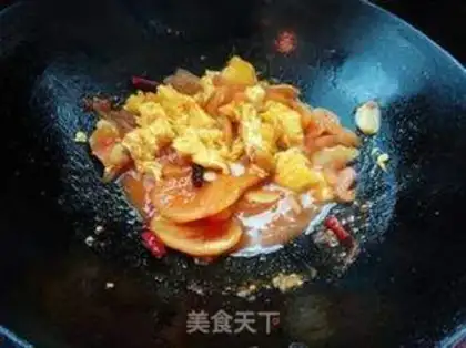 Make Tomato fried eggs step 6