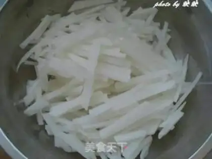 Make Hot cabbage and radish step 0