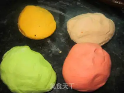 Make A colored pentagon dumpling step 1