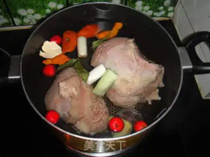 Make Spicy sauce with beef step 4