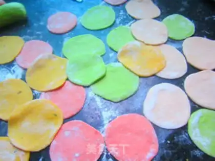 Make A colored pentagon dumpling step 4