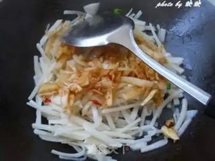 Make Hot cabbage and radish step 5