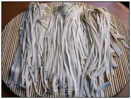 Make Shrimp hand noodles step 4