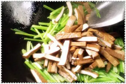 Make Celery fried dry step 5