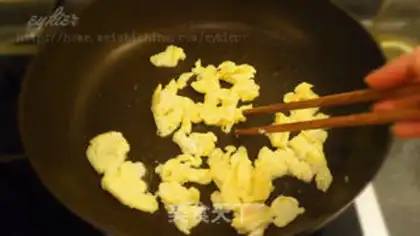 Make Egg fried rice step 1