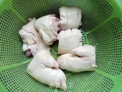 Make Red-hot pig hoof step 0