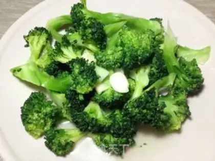 Make Garlic broccoli step 5