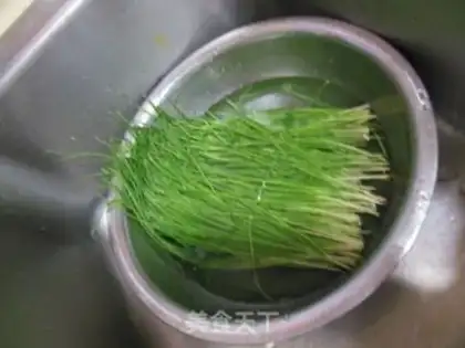 Make Shrimp intestine powder step 1