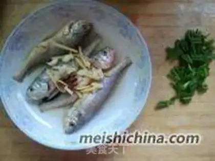Make Cleaning up onions, little butterfish step 2
