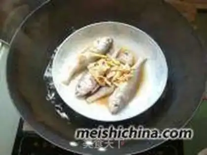 Make Cleaning up onions, little butterfish step 3