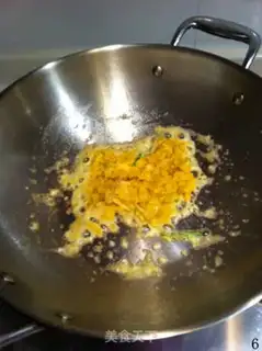 Make Scrambleded crabs step 5