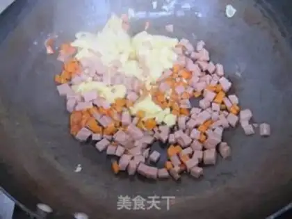 Make Yangzhou fried rice step 5