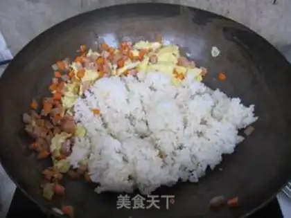 Make Yangzhou fried rice step 6