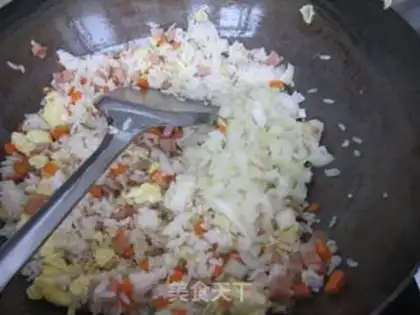 Make Yangzhou fried rice step 8