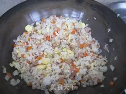 Make Yangzhou fried rice step 10