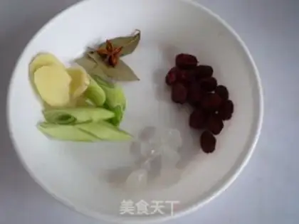 Make ♪ Flowers sculpted with red dates ♪ step 2