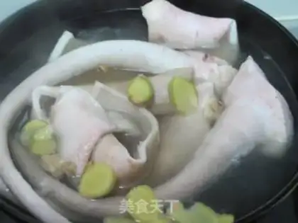 Make Pork tail stew step 1