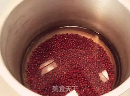 Make Homemade rose red beans step 1