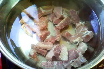 Make Golden pins and mushroom beef soup step 2