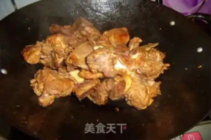 Make Potatoes made of red-burned ribs step 3