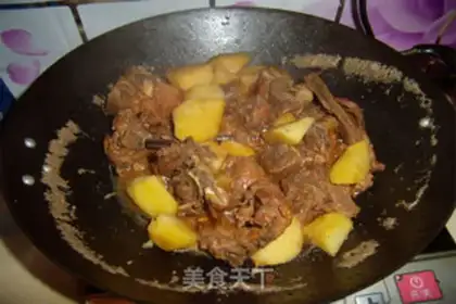 Make Potatoes made of red-burned ribs step 7