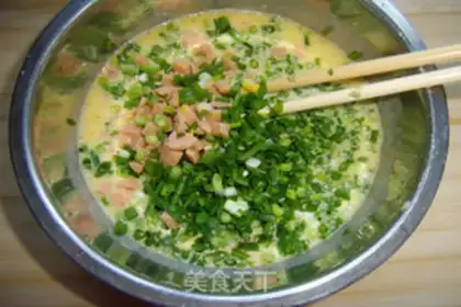 Make Onions of ham and egg pancakes step 2