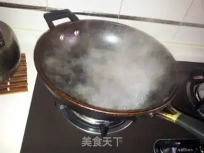 Make Pigtail peanut soup step 1
