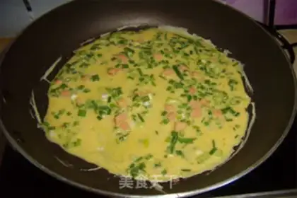 Make Onions of ham and egg pancakes step 4