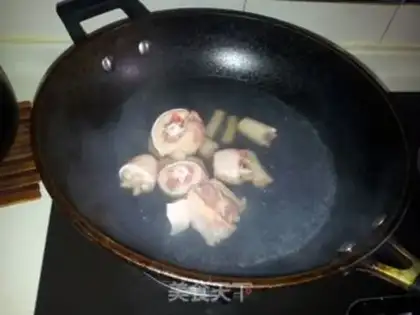 Make Pigtail peanut soup step 2