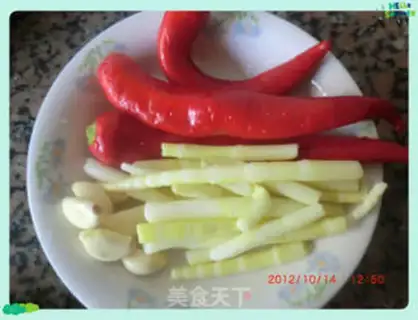 Make ♪ The red peppers and the yellow peppers ♪ step 0