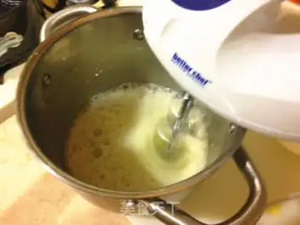Make Heart-shaped strawberry snowcake step 5