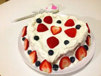 Make Heart-shaped strawberry snowcake step 11