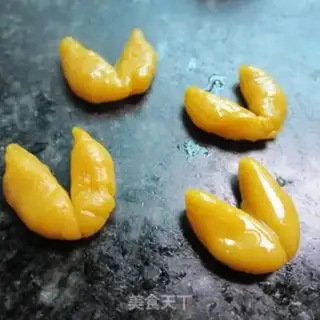 Make Pumpkin rabbit step 5