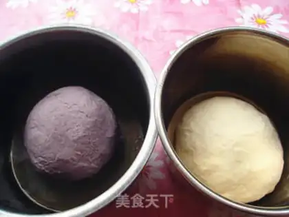 Make Double-coloured rice buns step 0
